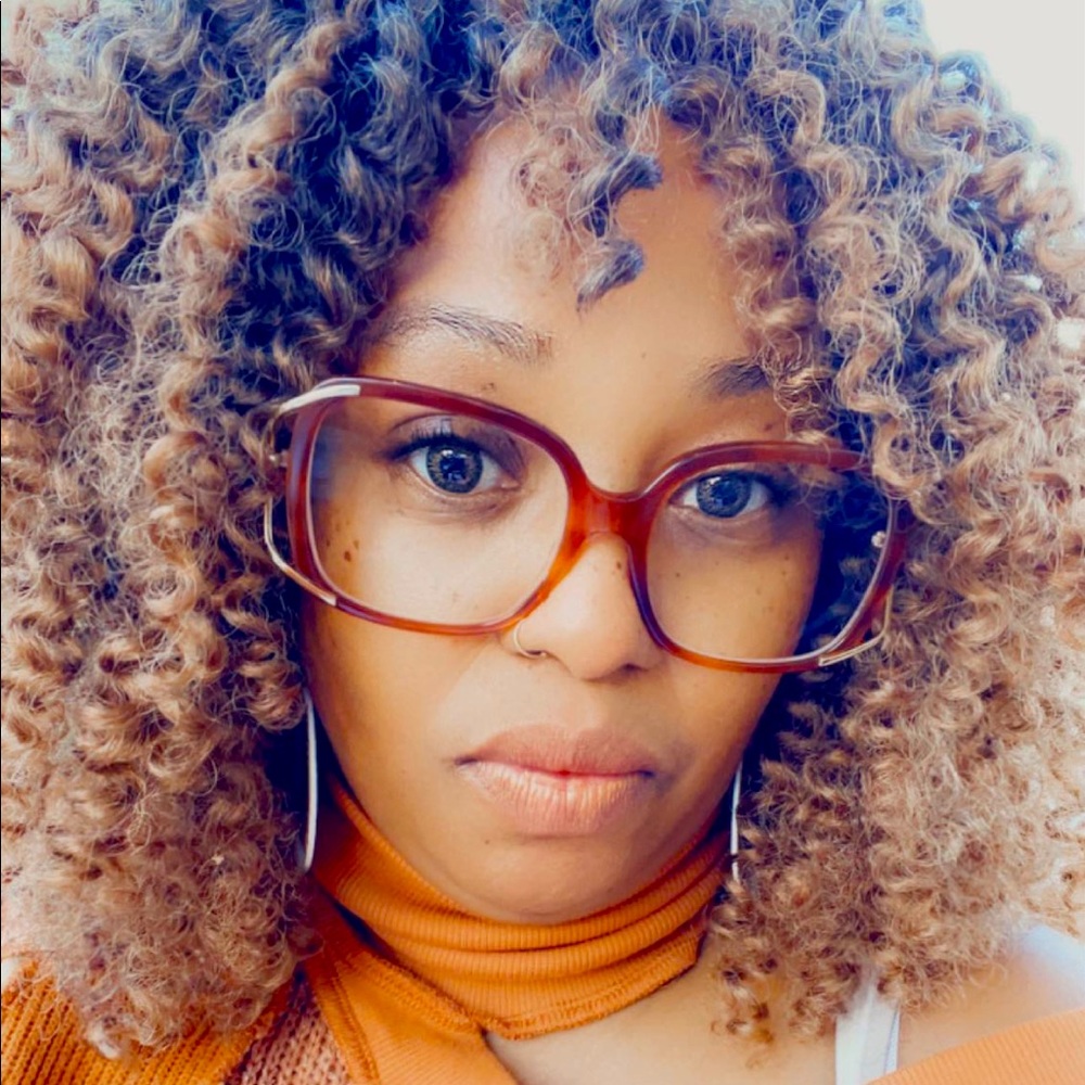 Meet your Posher, Felicia